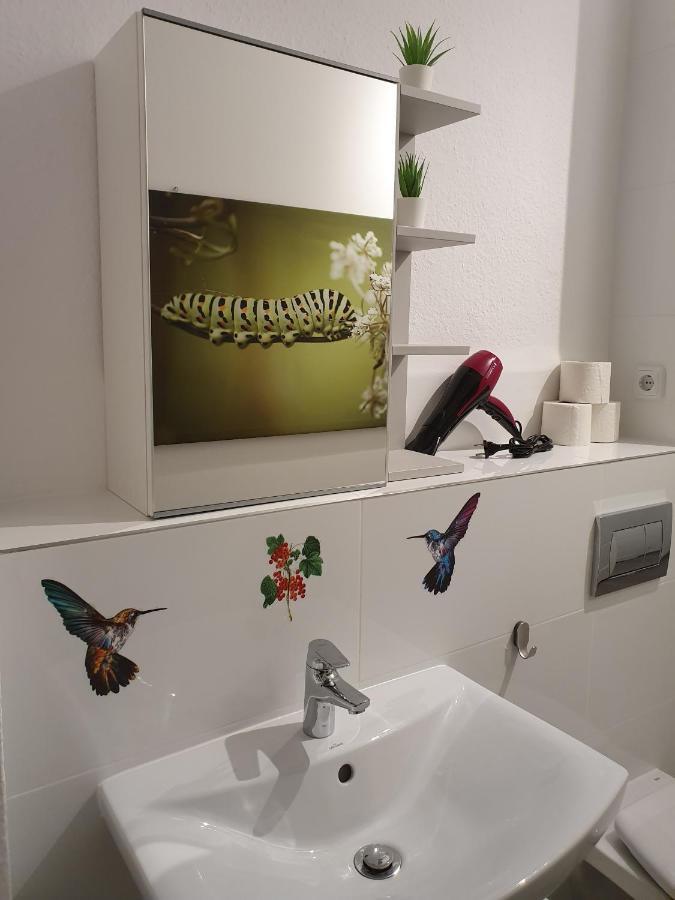 Central Lichtenberger Apartment For 6 People Berlino Esterno foto
