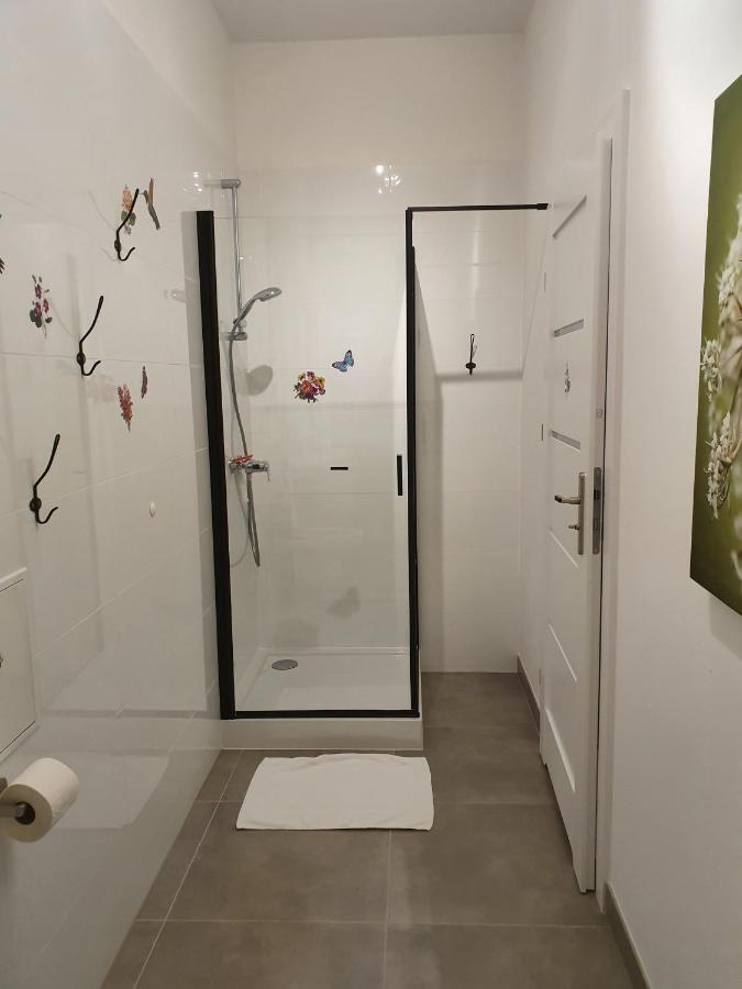 Central Lichtenberger Apartment For 6 People Berlino Esterno foto